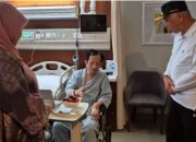 Gubernur Mahyeldi Jenguk Menteri Agama yang Tengah Menjalani Perawatan Medis