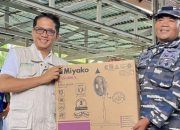 Wakil Ketua DPRD Sumbar Evi Yandri Serahkan Hadiah Hari Peduli Sampah Nasional Tahun 2025