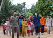 Bupati Dharmasraya Annisa Tinjau Lokasi Banjir di Abai Siat Kecamatan Koto Besar