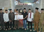 Safari Ramadhan ke Limapuluh Kota, Wagub Vasko Serahkan Bantuan untuk Masjid Tazkir Bela Negara