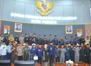 Rapat Paripurna DPRD Kota Padang dengan Agenda Serah Terima Jabatan Pj Wali Kota Andree Algamar kepada Fadly Amran 