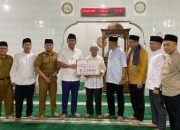 Wagub Sumatera Barat Tunjukkan Kepedulian, Serahkan Bantuan untuk Masjid Baitul Inabah Padang Karambia