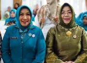 Ny. Yosta Defina dan Ny. Rafnelly Marlon dikukuhkan jadi Ketua TP PKK dan Dekranasda Dharmasraya