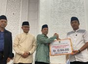 Safari Ramadhan Ke Masjid Istiqomah Bukittinggi, Wagub Vasko Serahkan Bantuan Rp50 Juta