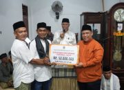 Gubernur Mahyeldi Serahkan Bantuan Pembangunan Masjid Ar-Rahman Kampuang Barangin