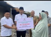 Wagub Vasko Serahkan Bantuan Rp25 Juta untuk Keluarga Sarima Terdampak Kebakaran di Solok