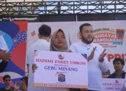 Penuh Haru, Dua Warga Kota Padang Terima Hadiah Umrah Fun Walk di Pantai Purus 