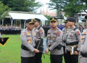 Kapolda Sumbar Berikan Penghargaan Kepada Polres, Polsek dan Personel Jajaran Polda Sumbar