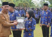 Bupati H. Safni Serahkan SK PPPK dan CPNS Formasi 2024, Rela Basah-basahan Demi ASN Baru