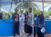 Anggota DPRD Padang Rustam Effendi Bantu Kolam Bioflok dan Bibit Lele di Kelurahan Parupuk Tabing 