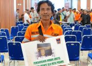 Hadiah Umrah Gratis untuk Irwan, Si Penjaga Jalan Sejak Subuh