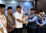 Wagub Sumbar Vasko Ruseimy Lepas Kloter Pertama Jemaah Haji: “Jaga Nama Baik Indonesia, Doakan Kampung Halaman”