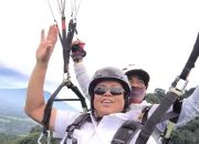 Jambore Paralayang Sumbar Seri I/2025, Wawako Elzadaswarman Ikut Terbang Tandem 