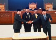 Sujito Terharu Saat Membacakan Pengusulan Pemberhentian Sutan Riska