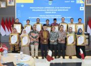 Gubernur Mahyeldi Beri Penghargaan Kepada 12 OPD Terbaik Dalam Pelaksanaan Reformasi Birokrasi di Pemprov Sumbar 