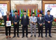 Raih WTP ke-13 Kali Berturut-turut, Wagub Vasko Terima LHP LKPD 2024 dari BPK