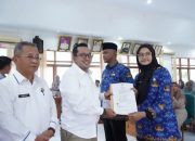 Bupati Eka Putra Serahkan SK Kepada 46 CPNS Hasil Seleksi Tahun 2024