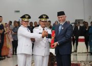 Lantik Bupati dan Wakil Bupati Pasaman, Gubernur Mahyeldi Tekankan Pentingnya Kepemimpinan Inovatif untuk Kemajuan Daerah