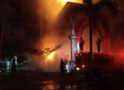 Respon Cepat Damkar Padang Cegah Meluasnya Kebakaran Gedung FKM Unand Jati