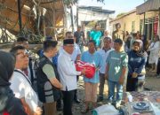 Wawako Maigus Nasir Serahkan Bantuan Dasar untuk Korban Bencana Kebakaran di Simpang Haru