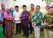 Korban Angin Puting Beliung Berterima Kasih, Wawako Maigus Nasir Datang Antar Bantuan