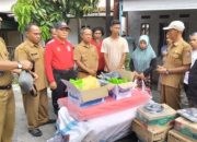Rumah Terbakar, Dua Kepala Keluarga Terima Bantuan Dinas Sosial Kota Padang 