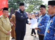 Wali Kota Padang Fadly Amran Serahkan SK Pengangkatan 2.844 Orang PPPK Formasi 2024