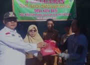 Kades Kota Batu Bagi-bagi Keuntungan Usaha Rp87 Juta ke Warga