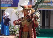 SMPN 1 Padang Tutup MPLS dengan Penampilan Bakat Siswa