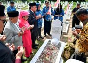 Kenang Perjuangan, Wawako Maigus Nasir Tabur Bunga di Makam Bagindo Aziz Chan