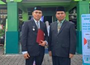 Syahrul, Guru MAN 2 Padang Terima Satya Lencana Karya Satya dari Presiden