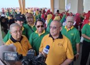 Jalan Sehat HUT ke-63 PWRI, Ribuan Pensiunan Tumpah Ruah di Pantai Padang