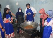 Tujuh Chef Internasional Kunjungi Payakumbuh, Ikut Memasak Rendang Secara Tradisional 