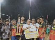 Ketua Pengcab PBVSI Pessel Herpi Damson Tutup Turnamen Bola Volly PPLGM Cup I