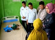 Bupati Welly Suhery Kunjungi Balita Penderita Kurang Gizi di RSU Tuanku Imam Bonjol, Perintahkan Kadiskes untuk Kawal Pengobatan 