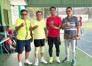 Ketum PP PELTI dan Pengurus Laga Persahabatan di Lapangan Tenis Pussenif