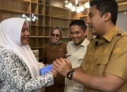 Bidan Dona Lubis yang Berjuang Renangi Sungai, Diundang Wagub dan Dianugerahi Tenaga Kesehatan Teladan 