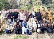 Tim PKM Fisika UNP Inisiasi Pembuatan Peta Geowisata Hutan Batu Desa Lumindai