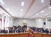 Wali Kota Payakumbuh Zulmaeta dan Forkopimda Ikuti Pidato Presiden dalam Rapat Paripurna DPRD 