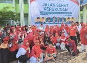Ratusan Civitas MAN 2 Padang Ikuti Jalan Sehat Kerukunan Meriahkan HUT ke-80 RI