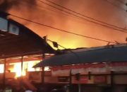 Si Jago Merah Ludeskan Komplek Pertokoan Blok Barat Pasar Atas Payakumbuh