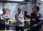 Gerak Cepat, Tim Bidlabfor Polda Riau dan Inafis Polda Sumbar Lakukan Olah TKP Kebakaran Pusat Pertokoan Pasar Payakumbuh