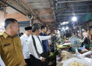 Tinjau Pasar Lubuk Buaya, Mentan Amran Pastikan Pemerintah Masifkan Beras SPHP untuk Jaga Harga