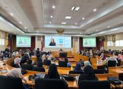 Literasi Bertemu Inspirasi: J.S Khairen Ceritakan Dompet Ayah Sepatu Ibu di UNP