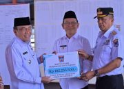 Pemko Padang Bantu Kebakaran Pasar Payakumbuh Sebesar Rp182 Juta