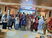 Diskusi Buku Kumpulan Puisi Tiga Bahasa Sakti Karya Sastri Bakry di TIM, Dihadiri Penyair Beken