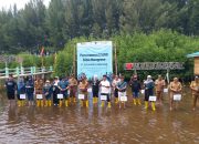 Telkom Regional Sumbar–Jambi Dukung Pengembangan Ekowisata Amping Parak Lewat Penanaman Mangrove