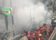 Respons Cepat Damkar Padang, Berjibaku Padamkan Kebakaran di Alai Parak Kopi