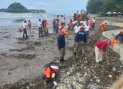 Kolaborasi Lintas Sektoral, Aksi Bersih Bersih di Pantai Air Manis
