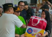 Wagub Sumbar Serahkan Bantuan Darurat untuk Warga Terdampak Banjir di Batu Busuak